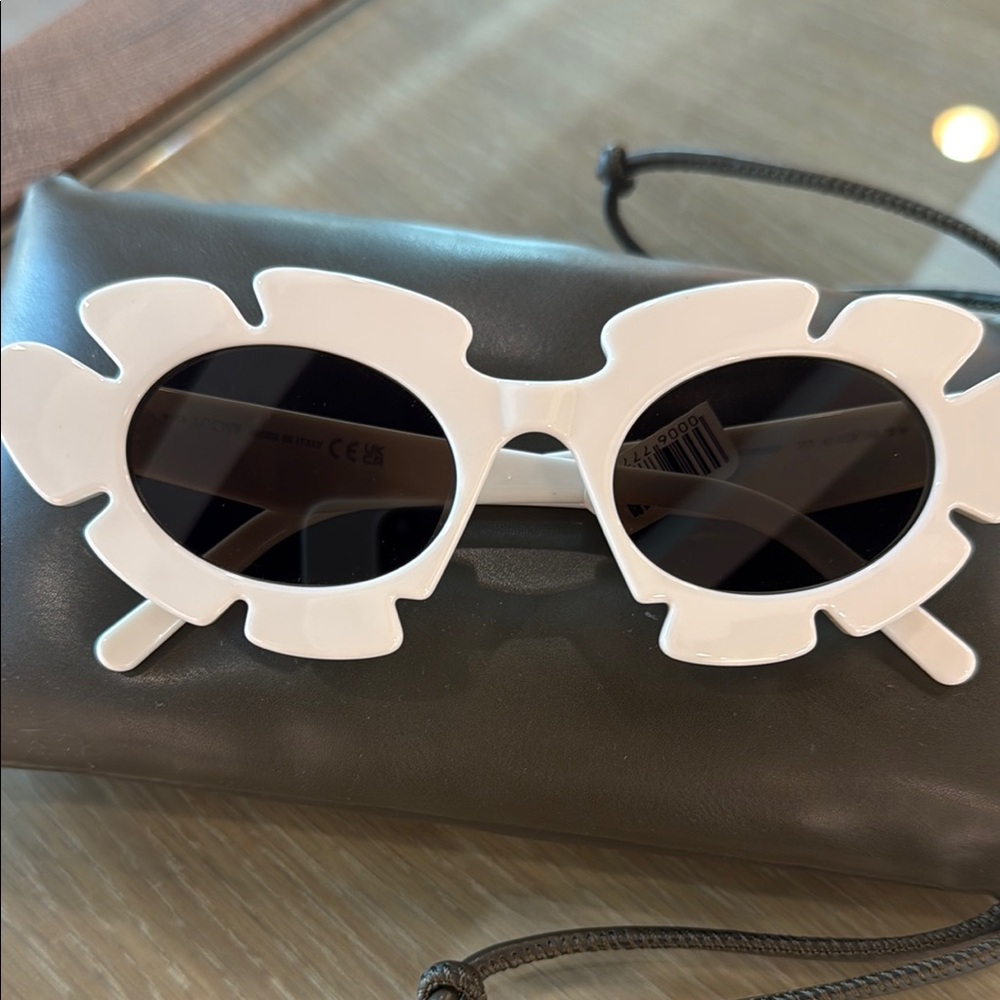 BRAND NEW Loewe White Oversized Sunglasses with Artistic Design